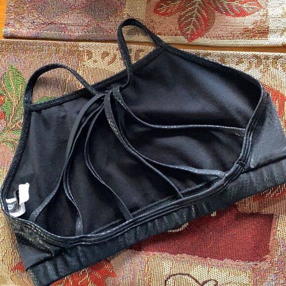 ONZIE HIGH NECK TRIANGLE STRAPPY BACK FAUX LEATHER LOOK SIZE M/L - Picture 6 of 8